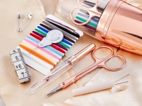 Швейный набор  в пластиковом контейнере ,розовое золото